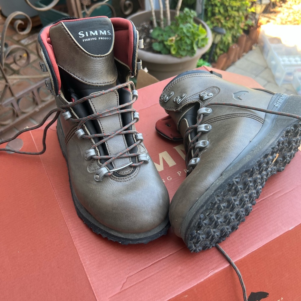 Simms Freestone Boot Vibram  woman size 9 men size 6 wore one time fly fishing